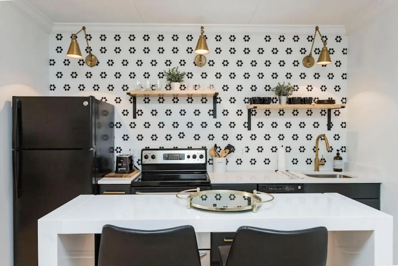 Music City Holiday 2 Bedroom 5 Beds Pool Parking ナッシュビル 0*,  米国