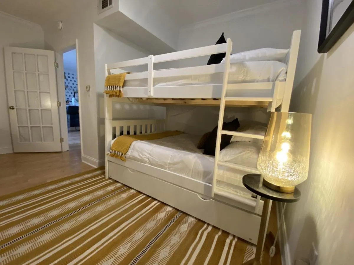 Music City Holiday 2 Bedroom 5 Beds Pool Parking ナッシュビル