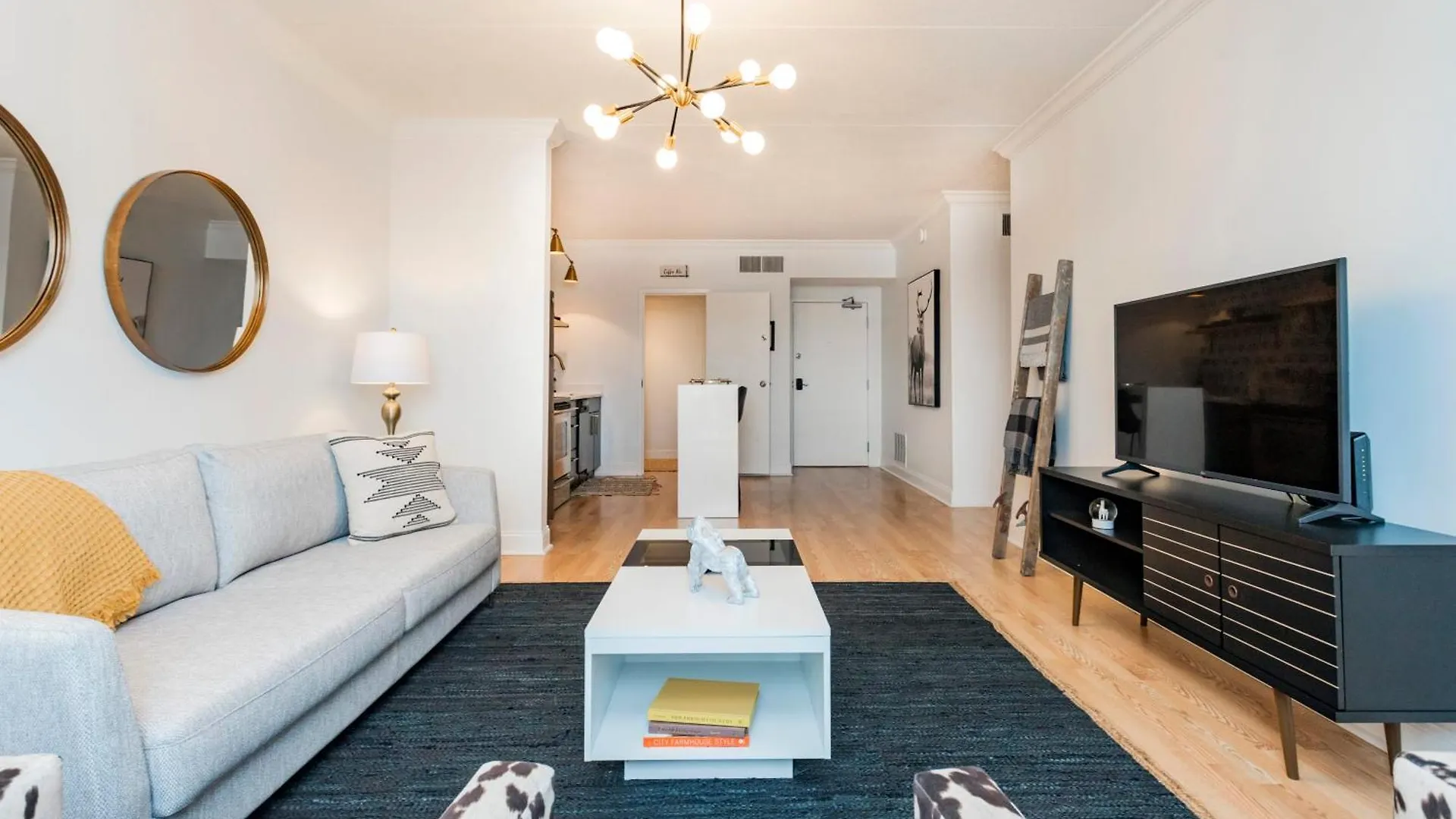 Music City Holiday 2 Bedroom 5 Beds Pool Parking ナッシュビル